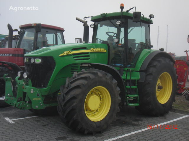 трактор колесный John Deere 7820